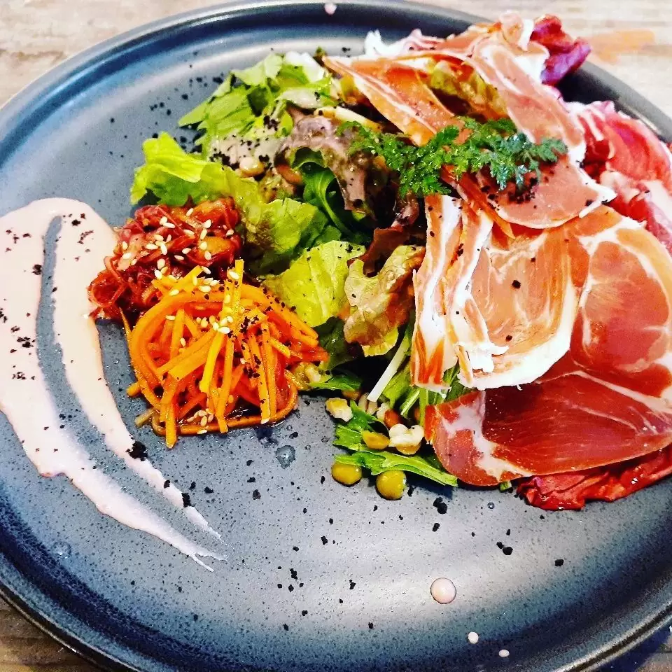 *完全に私事?我々事?で恐縮ですが、先日結婚記念日ということでふたりでランチしてまいりました。